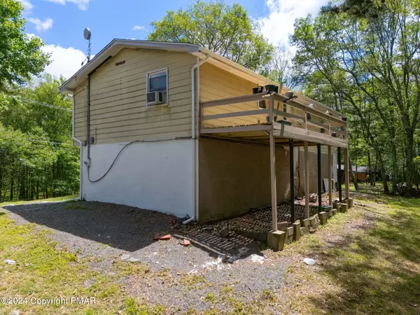 Bushkill, PA 18324,395 Mallard LN