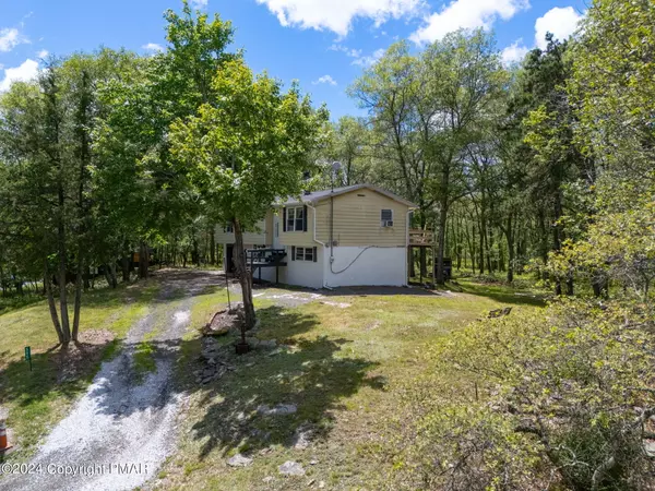 Bushkill, PA 18324,395 Mallard LN