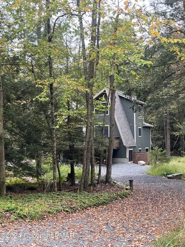 1153 Deer Trail RD, Pocono Pines, PA 18350