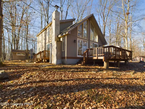 219 Elk Run RD, Pocono Lake, PA 18347