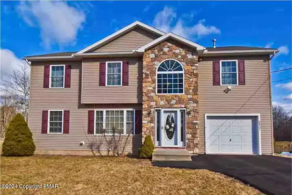 2437 Grey Birch LN, Long Pond, PA 18334