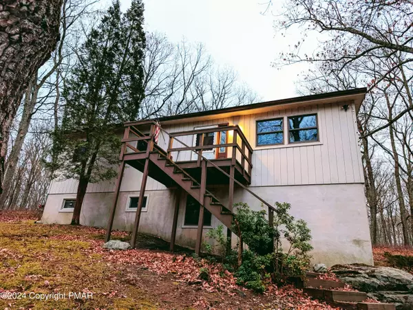 402 Mercury DR, Bushkill, PA 18324