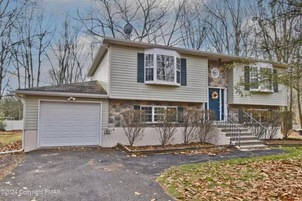 202 Linden LOOP, Pocono Summit, PA 18346