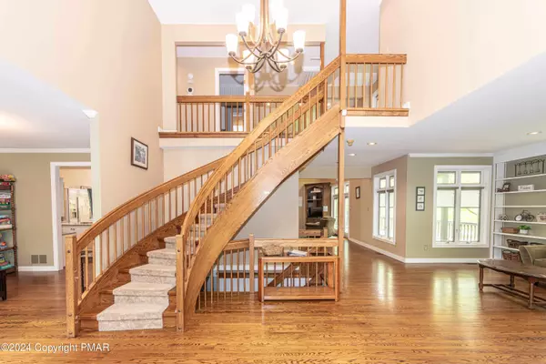 17 Woods End CT, Lake Harmony, PA 18624