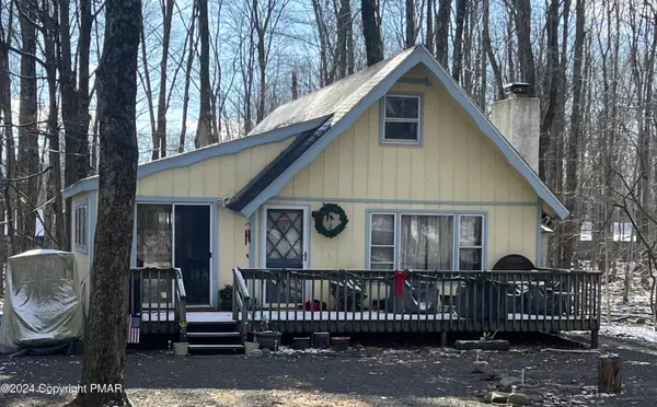 1136 Cherokee DR, Pocono Lake, PA 18347