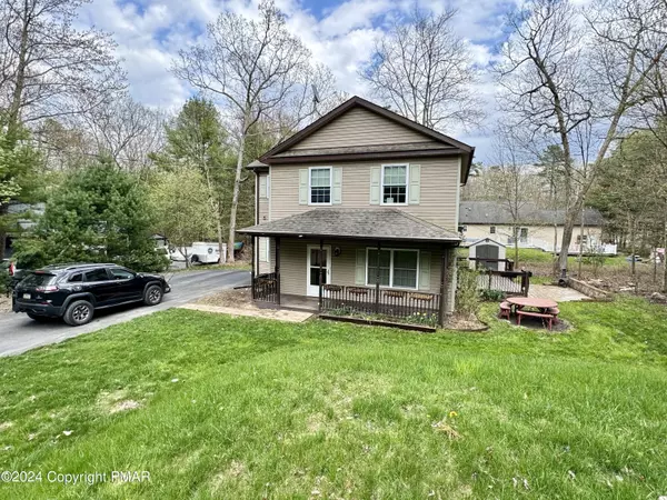 146 Hound RD, Dingmans Ferry, PA 18328