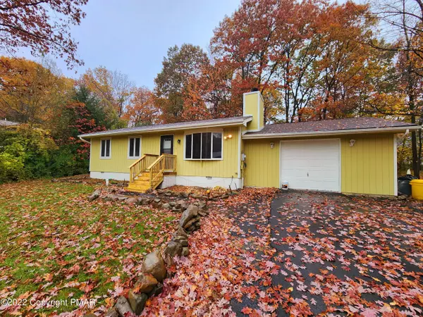 39 Mountain DR, Mount Pocono, PA 18344