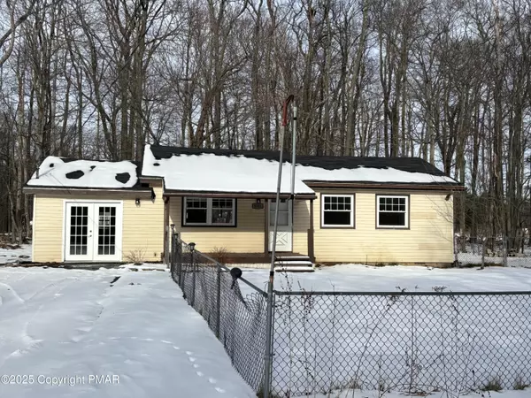 9341 Horn Owl LN, Tobyhanna, PA 18466