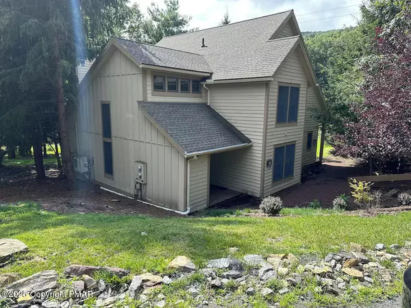 412 Hickory DR, Tannersville, PA 18372