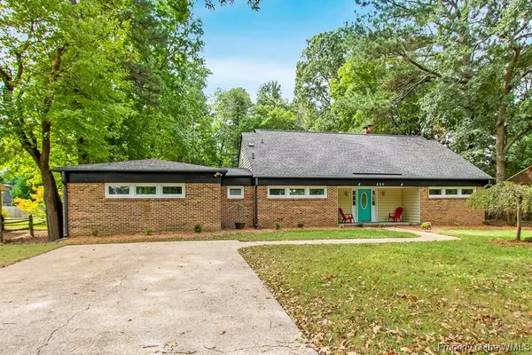 605 York Warwick DR, Yorktown, VA 23692