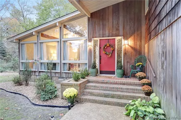 Yorktown, VA 23696,114 Robanna DR