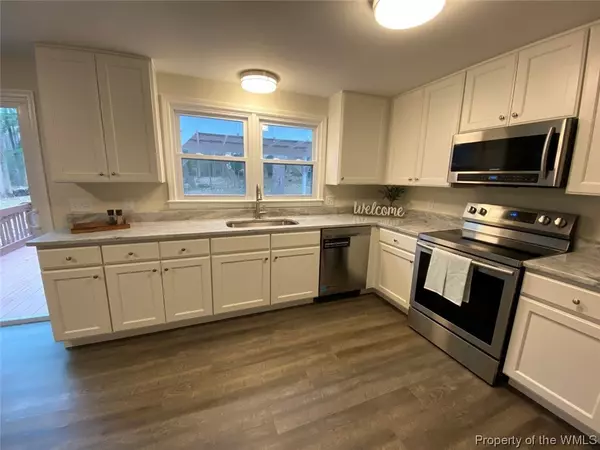 Smithfield, VA 23430,208 Oakwood LN