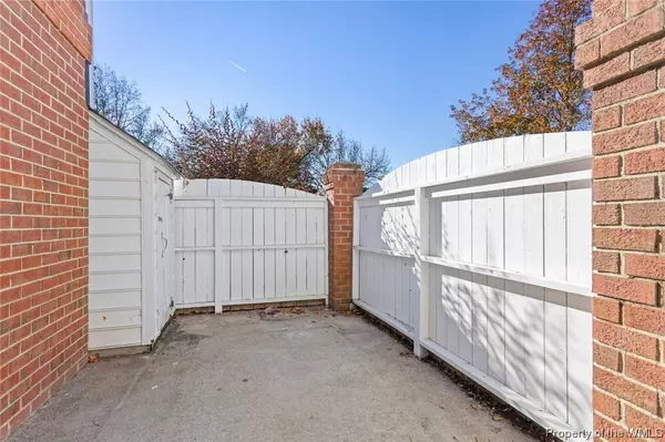 Yorktown, VA 23693,118 E Bristol LN #A