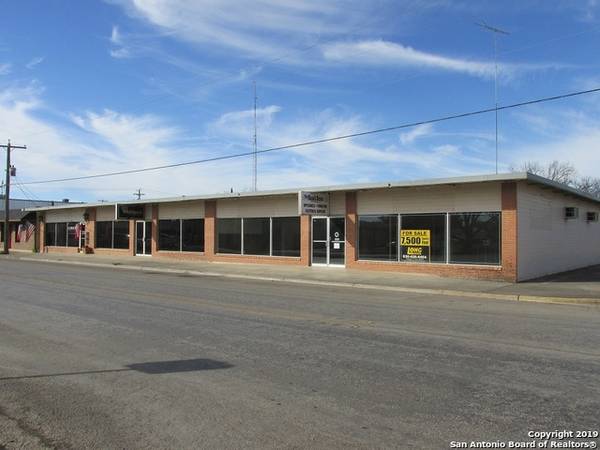 1602 AVENUE M, Hondo, TX 78861-1733