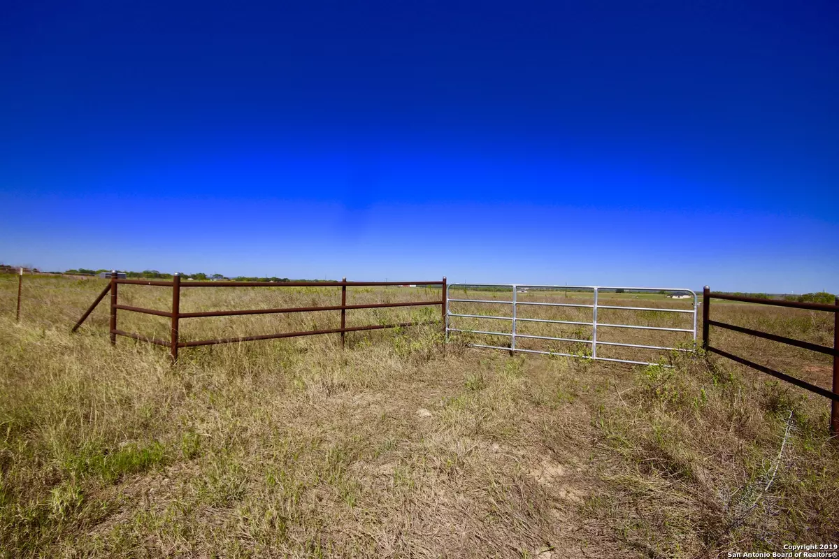 Floresville, TX 78114,250 CR 133