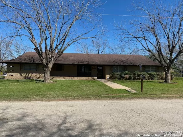 1111 WALTOM AVE, Jourdanton, TX 78026-2116