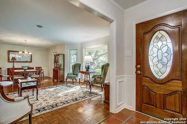 Castle Hills, TX 78213-2600,215 SHEFFIELD