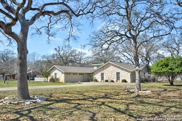 416 Oakwood Rd, Kerrville, TX 78028