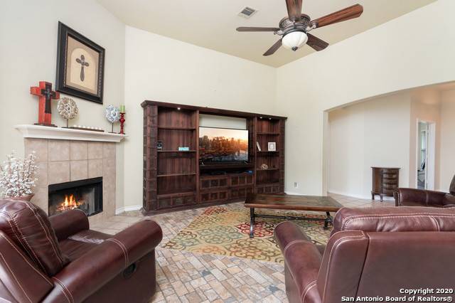 San Antonio, TX 78260-8026,711 DEER CROSS LN