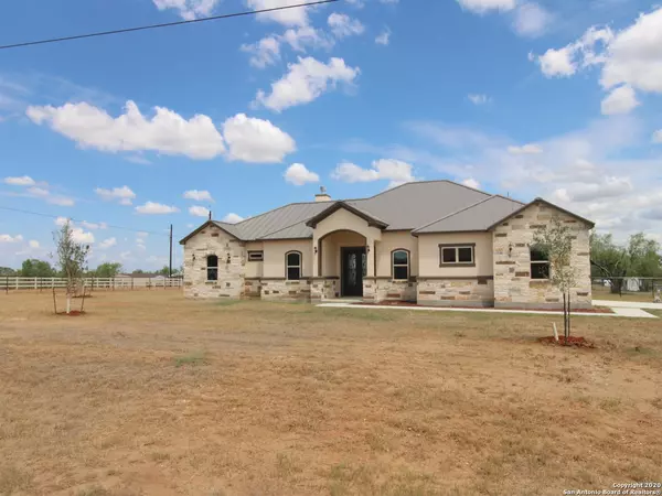 101 COLIBRO CREEK DR, La Vernia, TX 78121-4284