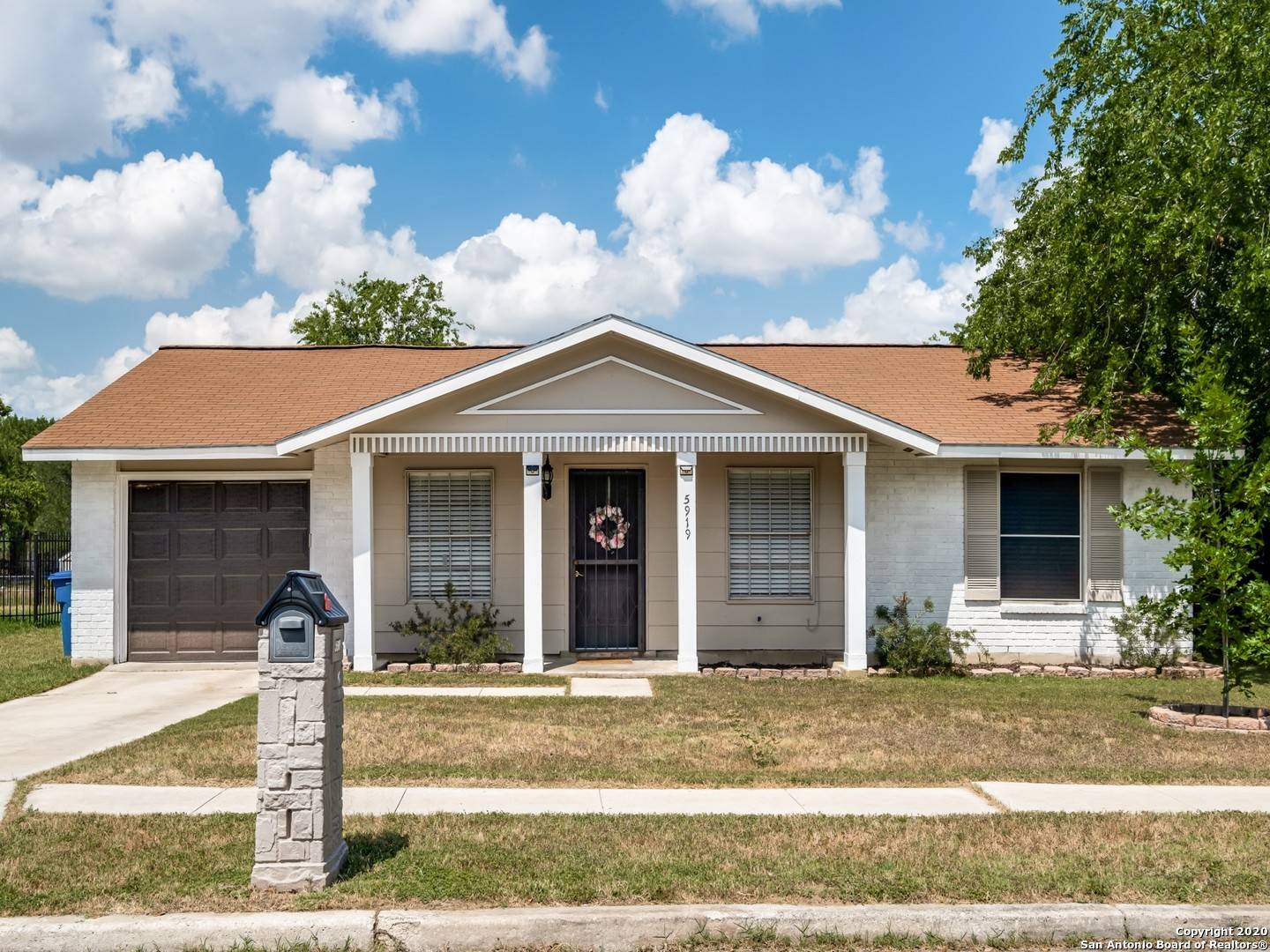 5919 STONEY CREEK DR, San Antonio, TX 78242-2638