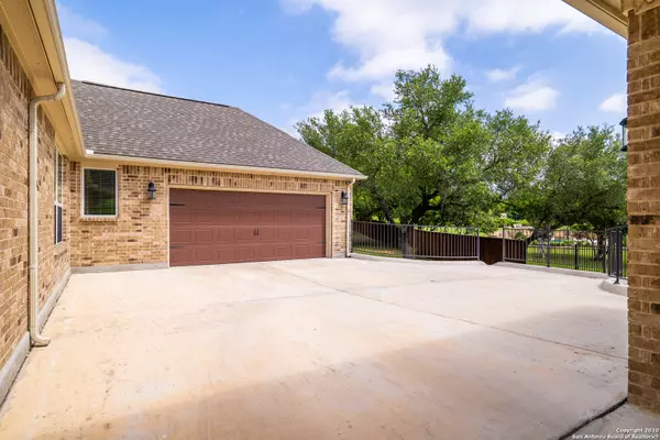 Castroville, TX 78009-3437,188 LOST CRK