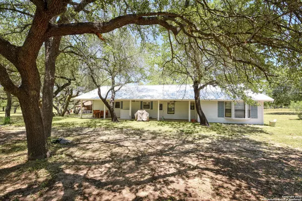 Devine, TX 78016-5114,2574 COUNTY ROAD 7711