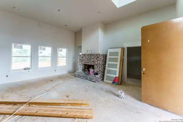 La Vernia, TX 78121,100 W Magnolia Circle