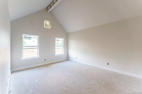 La Vernia, TX 78121,100 W Magnolia Circle