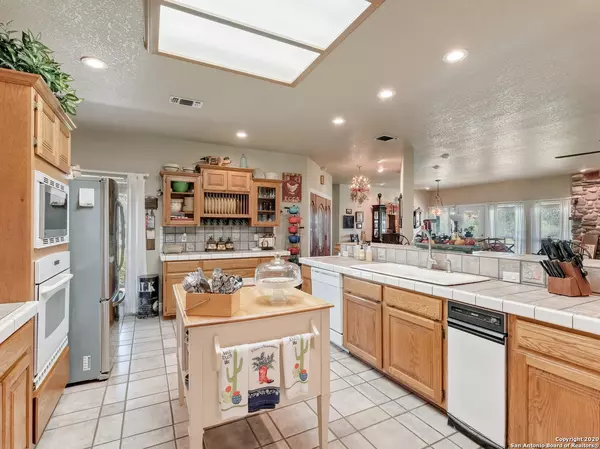 Floresville, TX 78114-3482,724 COUNTY ROAD 310