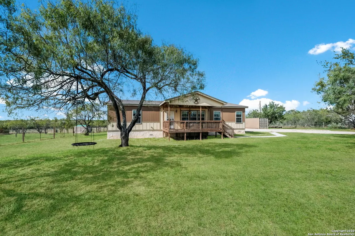 Floresville, TX 78114-3510,827 COUNTY ROAD 329