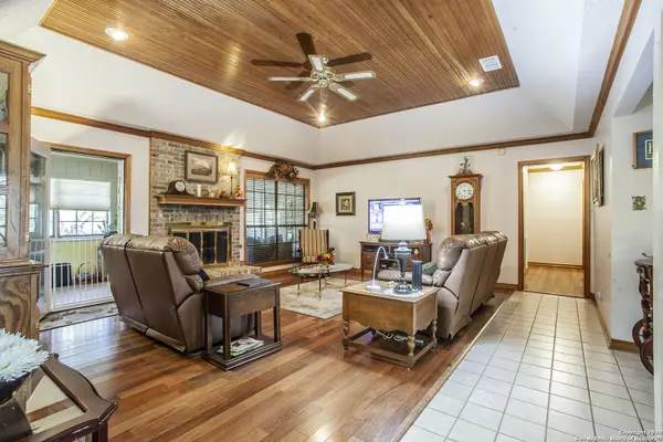 Boerne, TX 78006-5227,27216 Boerne Glen