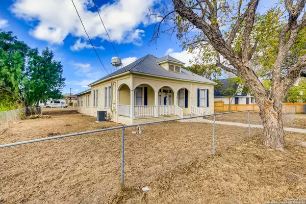 Lacoste, TX 78039-2327,11535 CASTRO AVE