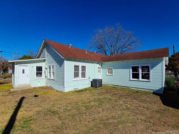 Seguin, TX 78155-2744,603 PINE ST