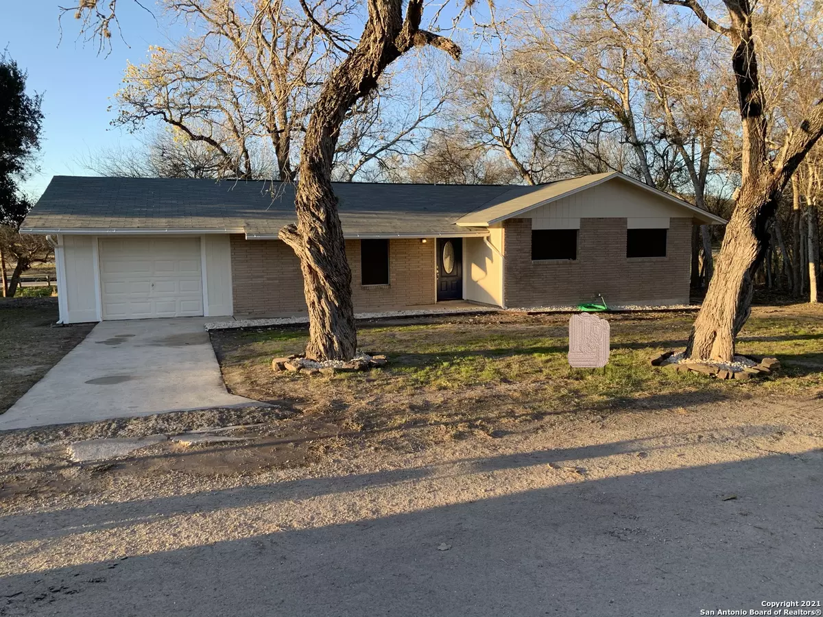 Kenedy, TX 78119,107 Shady Ln
