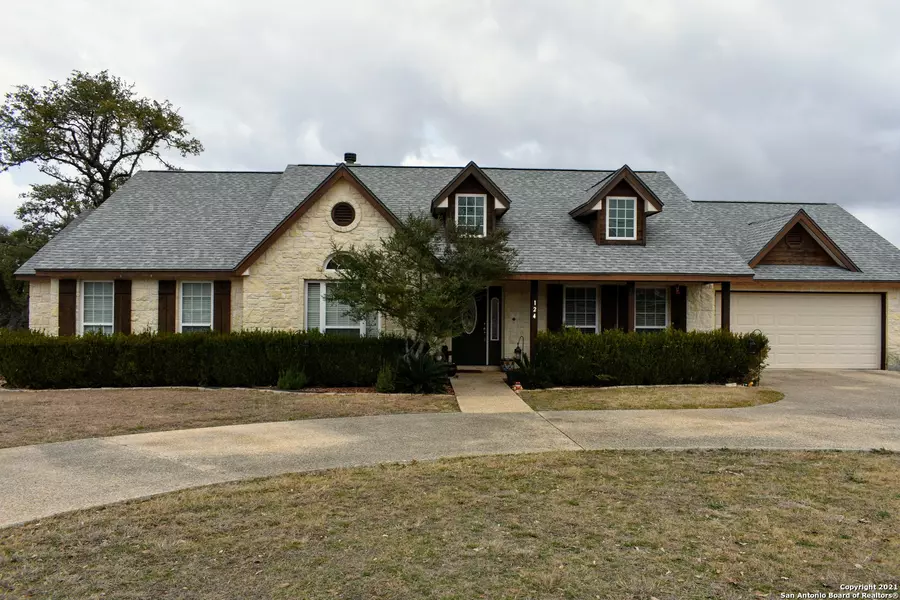 124 KNOLLWOOD CIR, Bandera, TX 78003-3974