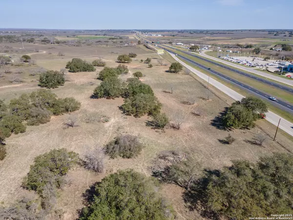 Devine, TX 78016,000 I-35