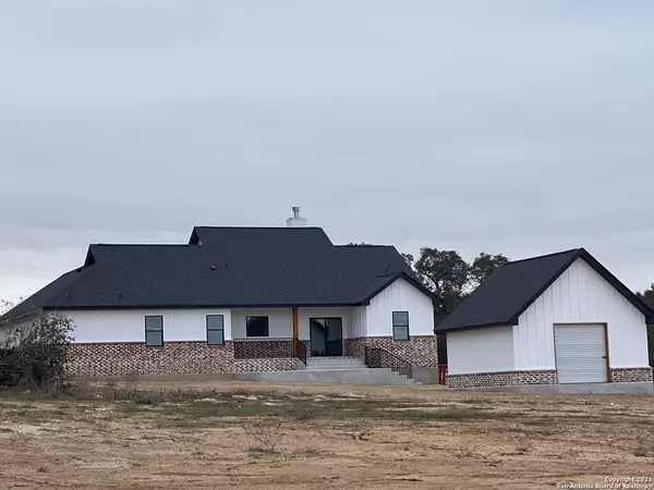 La Vernia, TX 78121,104 Bayberry Court