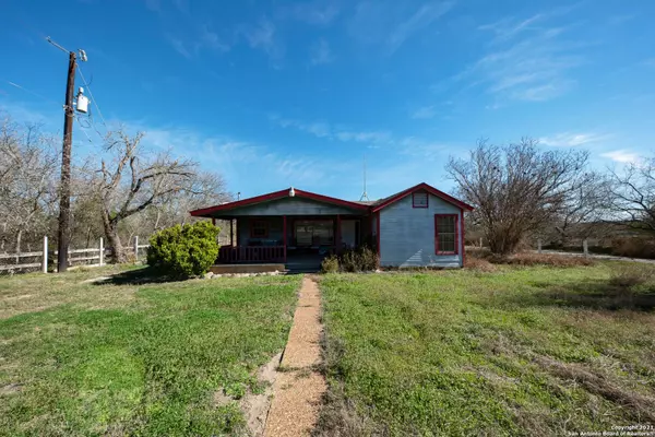 Elmendorf, TX 78112,5931 LABUS RD