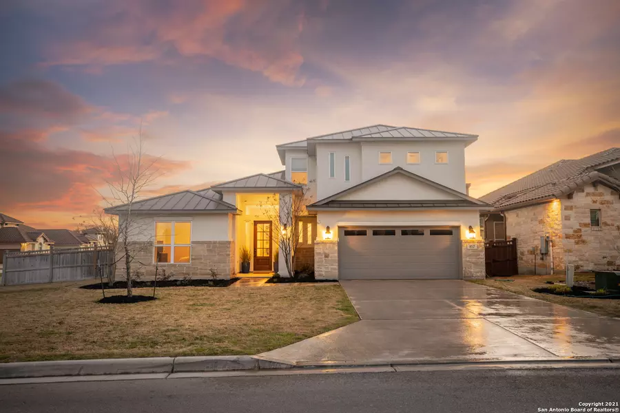 857 LORIKEET LN, New Braunfels, TX 78132-3932