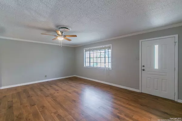 New Braunfels, TX 78130-3236,223 SKYVIEW AVE