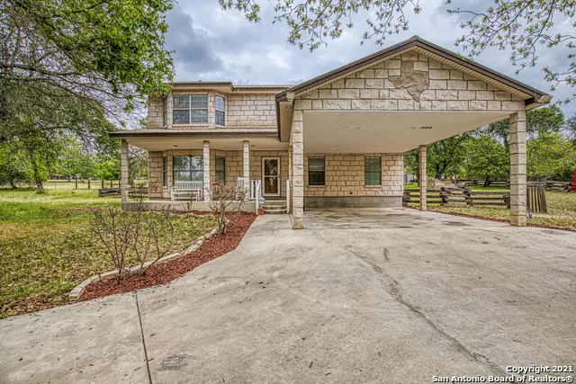 Floresville, TX 78114-4516,560 FLOWER TRAIL LOOP