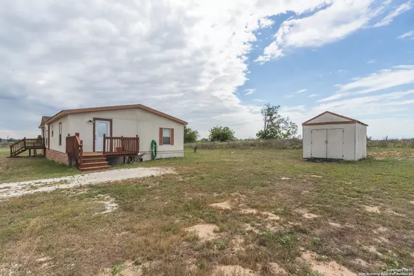 Floresville, TX 78114-9757,909 CLEARVIEW PATH