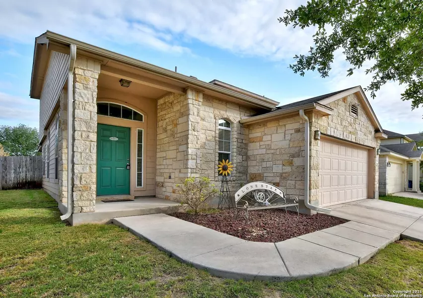 542 BRIGGS DR, New Braunfels, TX 78130-3397