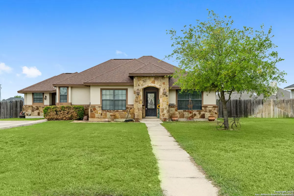 Poth, TX 78147,108 Park Meadows