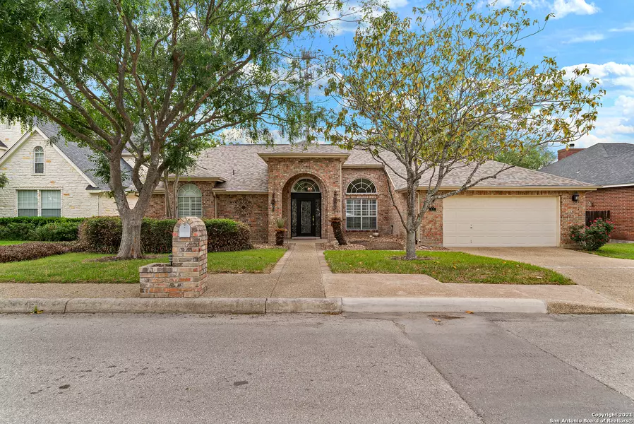 17 Inwood Heights Dr, San Antonio, TX 78248