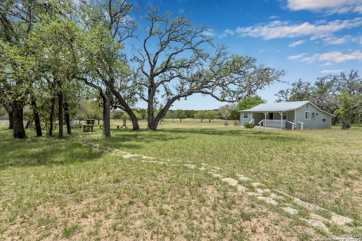 Pipe Creek, TX 78063,443 Oak Hills Rd