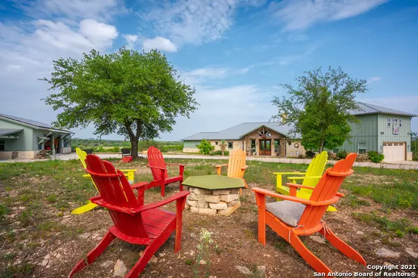 195 Red Bird Loop, Center Point, TX 78010