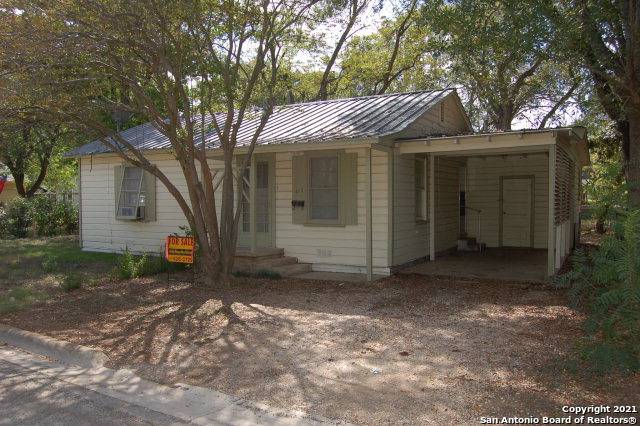 805 29th St, Hondo, TX 78861