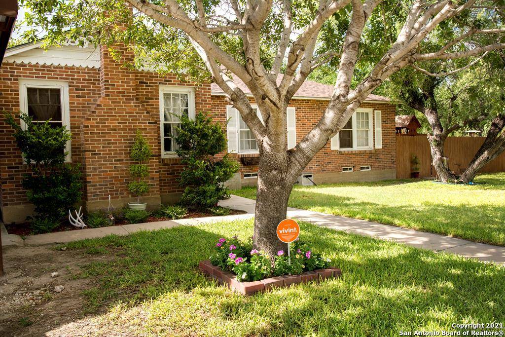 Crystal City, TX 78839,815 Maverick